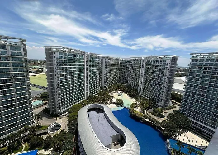 Queen Room Pool View