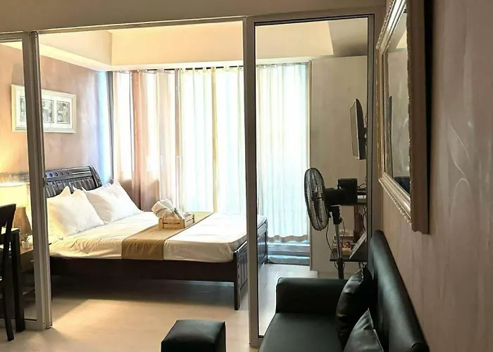 Queen Room Pool View